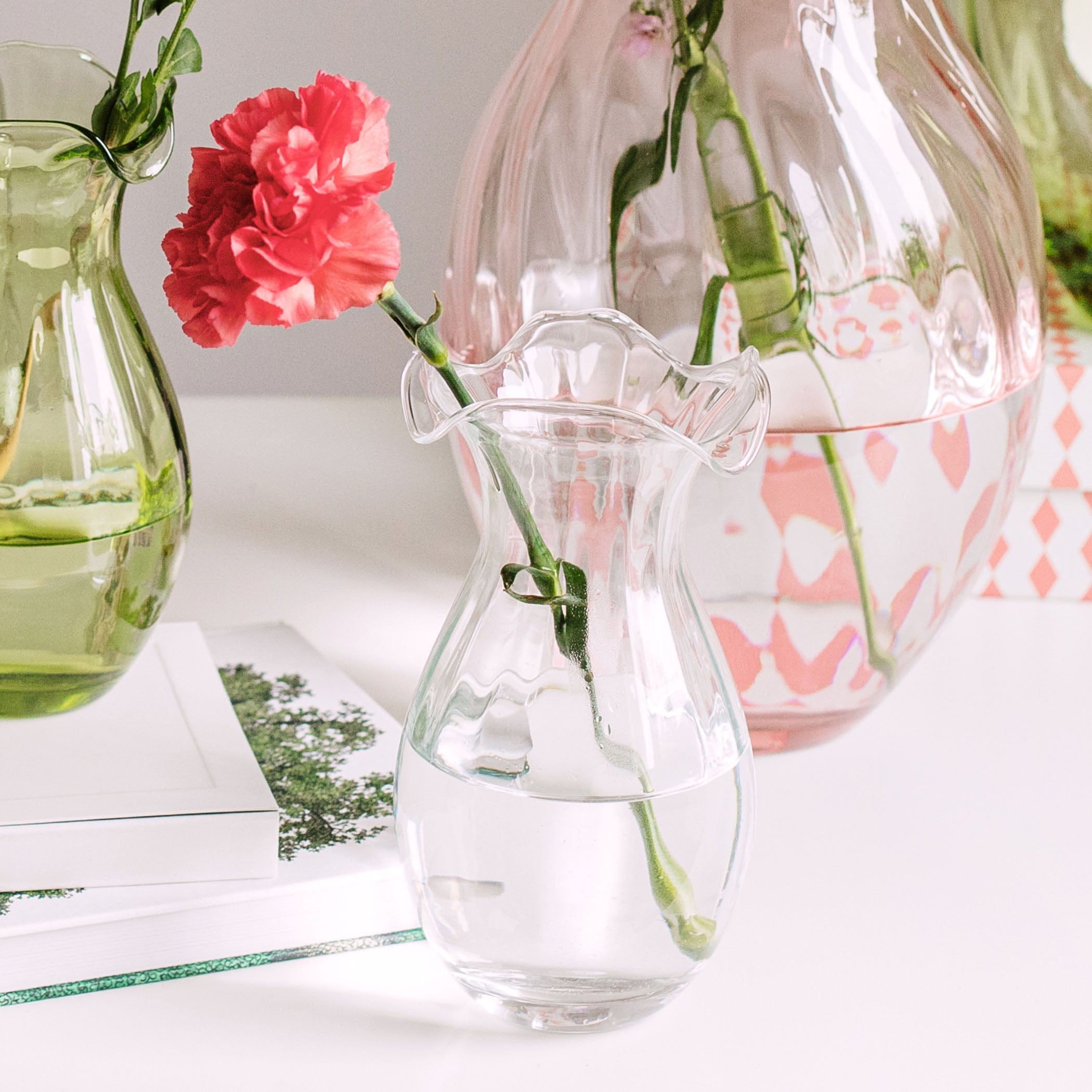Hibiscus Glass Vertical Fluted Small Vase | VIETRI