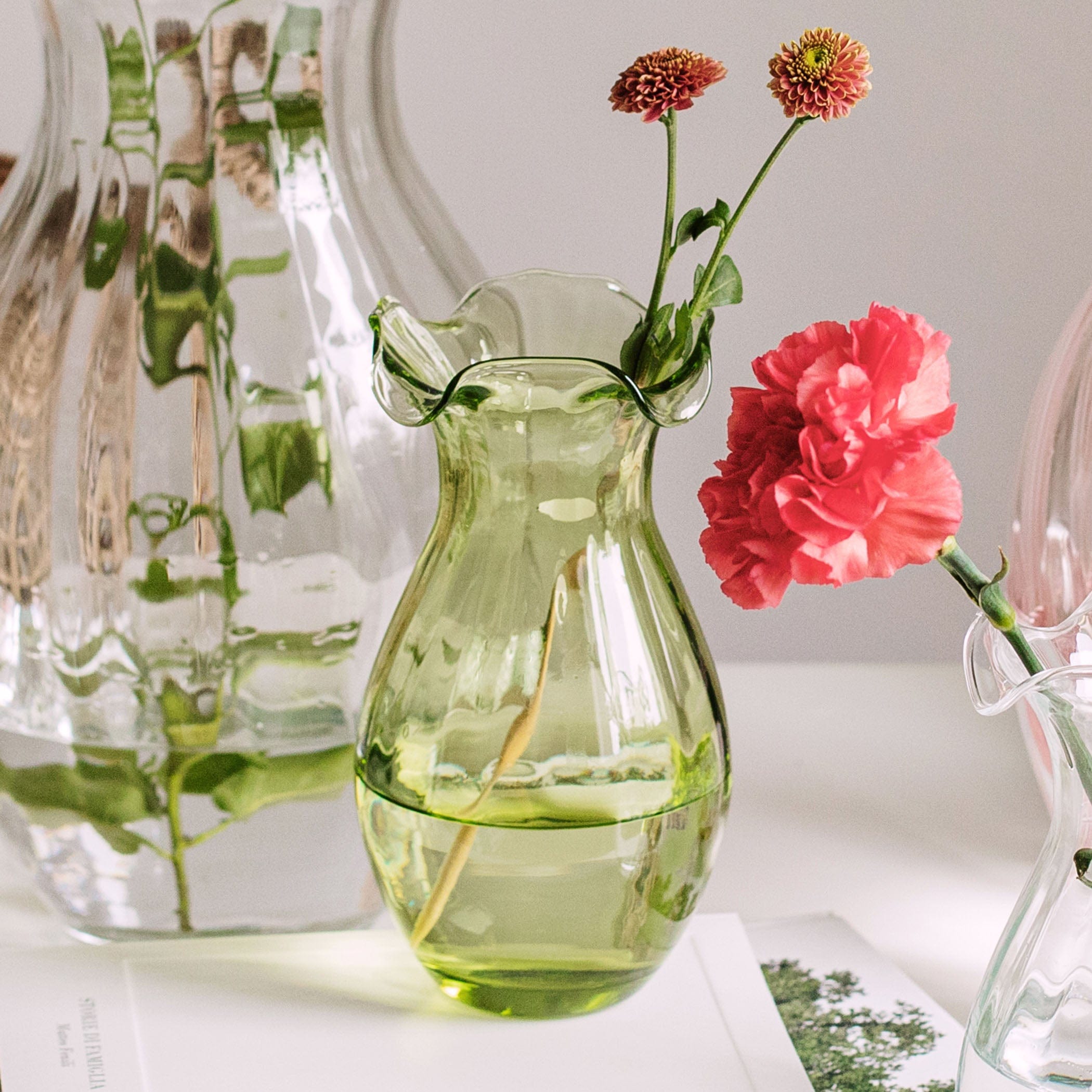 Hibiscus Glass Vertical Fluted Small Vase | VIETRI