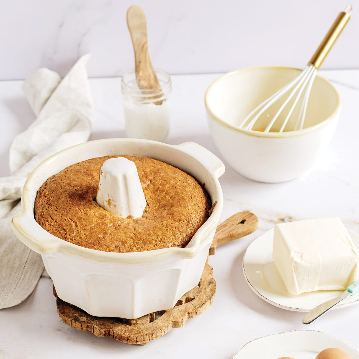 Italian Bakers White Bundt Pan