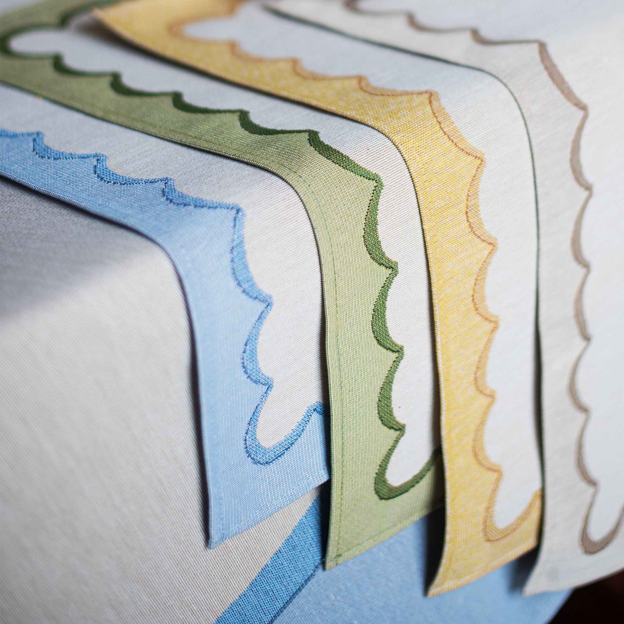 Tavola Green Scalloped Placemats - Set of 4 – VIETRI