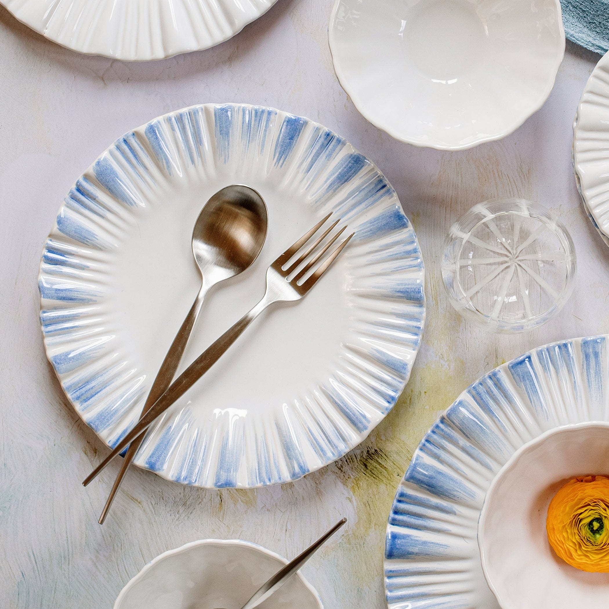 Bari Blue and White European Dinner Plate – VIETRI