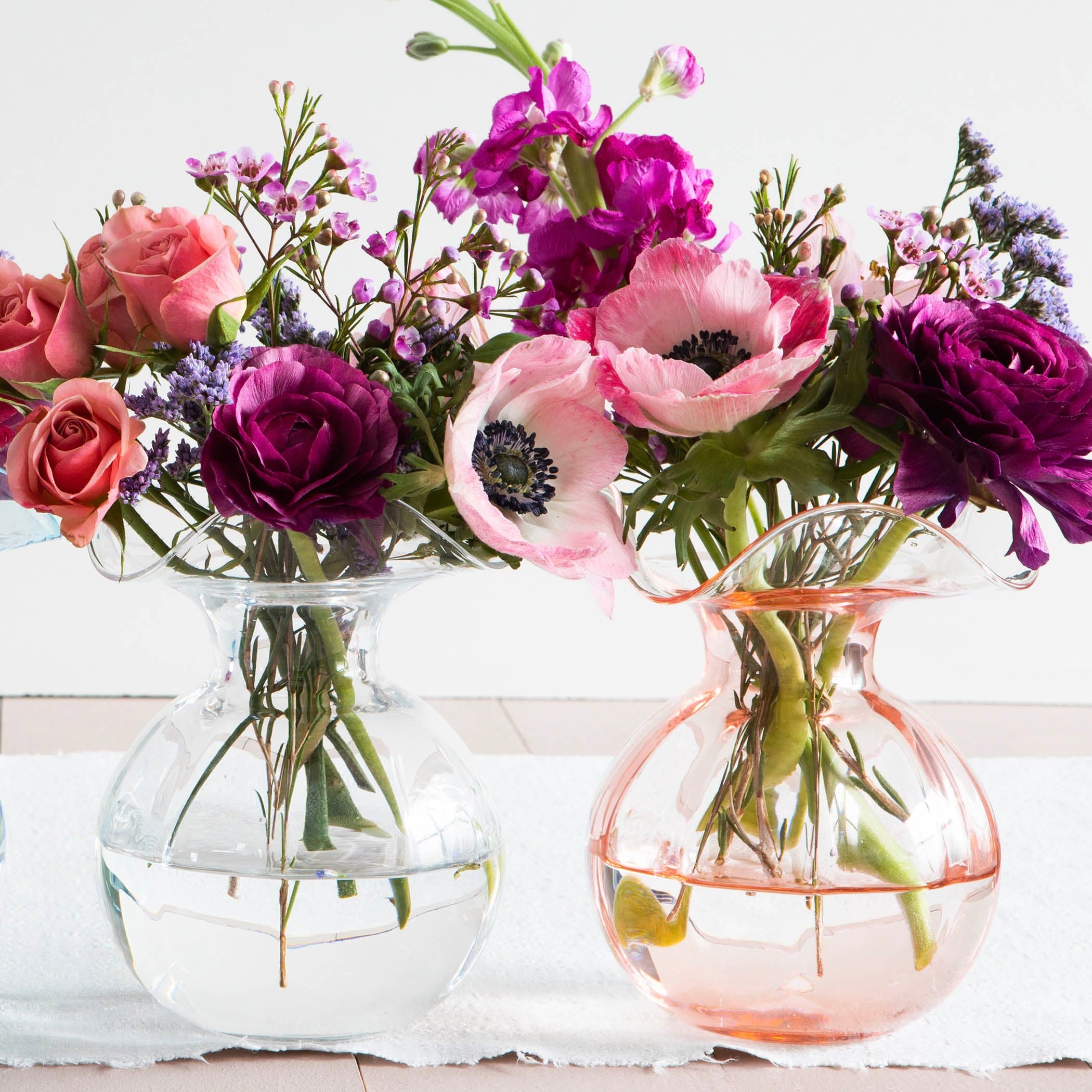 Vietri Hibiscus Fluted Vase - Thumbnail 2