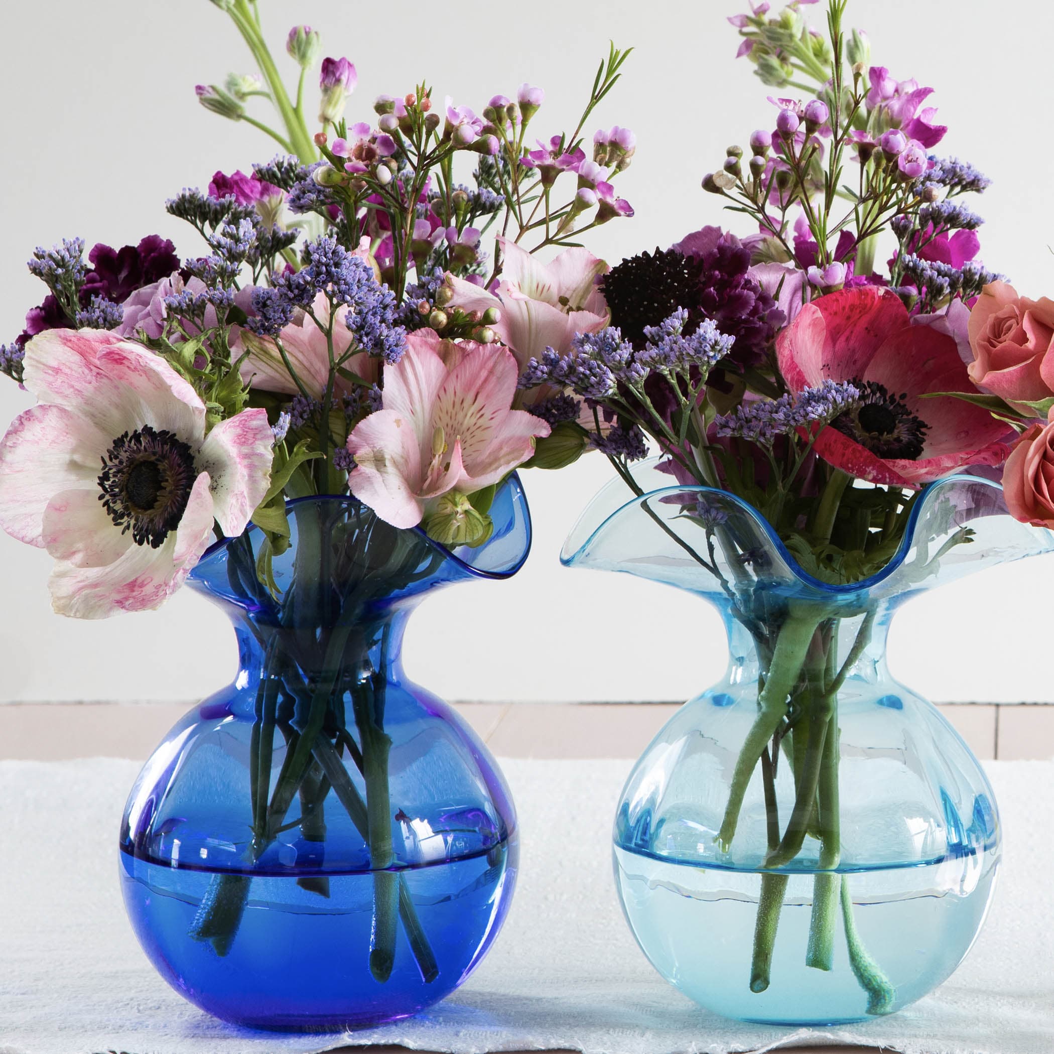 Hibiscus Glass Cobalt Vase | Blue Bud Vase – VIETRI