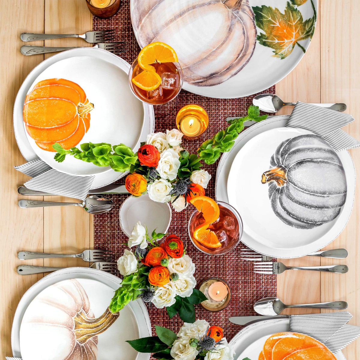 Pumpkins Round Platter with Pumpkin
